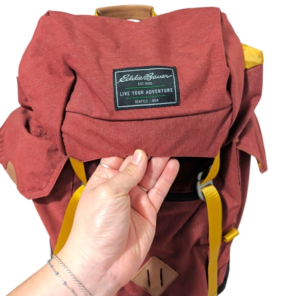 Eddie Bauer Backpack Bygone 25L Hiking Outdoors Multiple Pockets Red Yellow - Picture 2 of 11